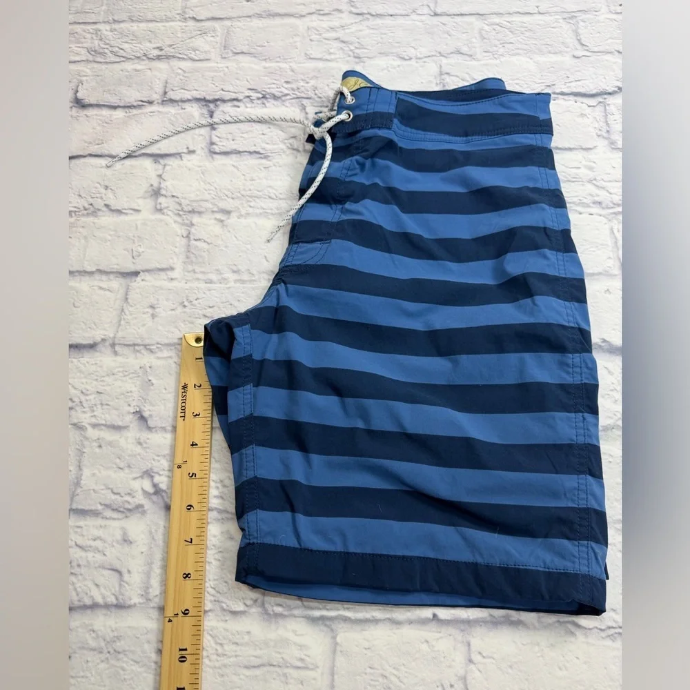 J. Crew Men’s Horizontal Stripe Swim Board Shorts in Navy & Sky Blue. Size 32/M.